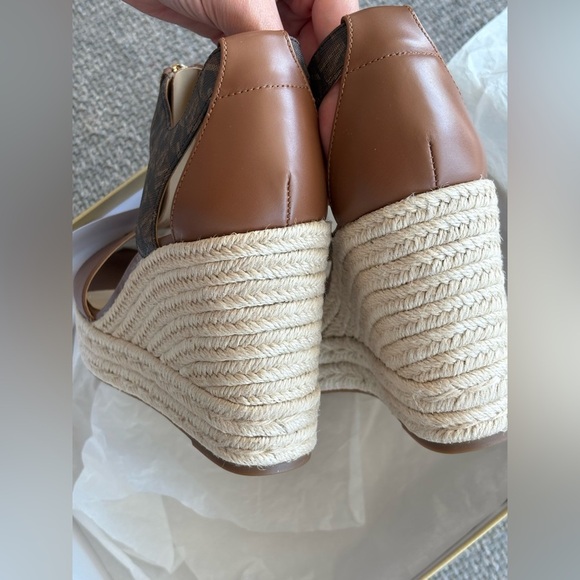 Michael Kors Berkley Mid Wedge Leather Sandals – Size 8.5M - Picture 8 of 12